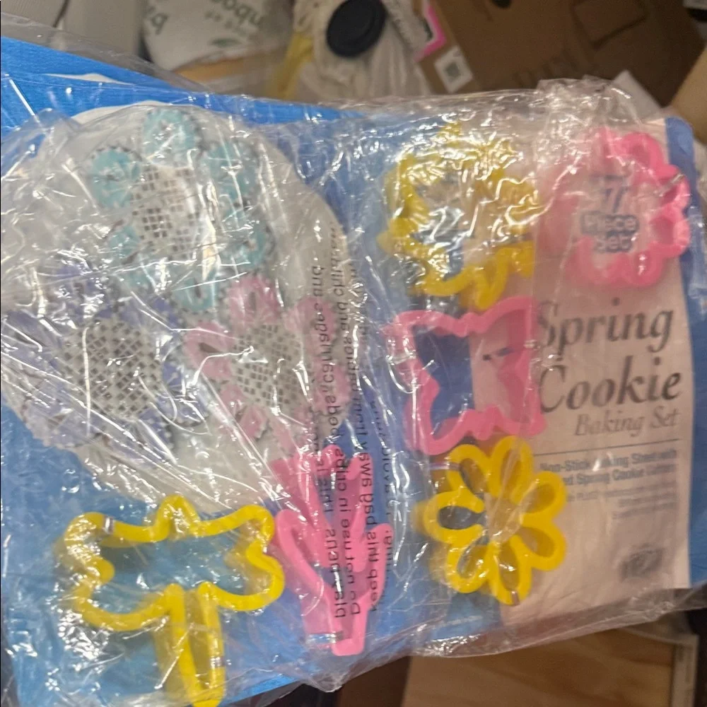 Spring Cookie Baking Set - Pink, Yellow, Blue Cutters